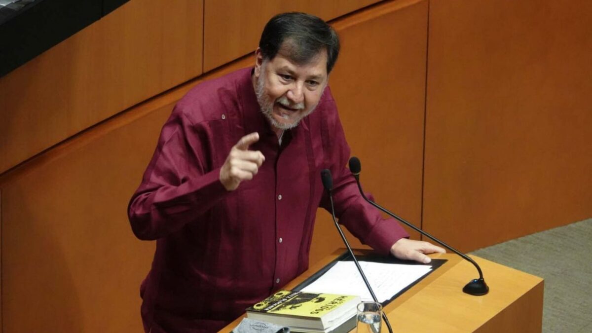 Fernández Noroña también propuso que la tierra de bosques y montañas, que sean incendiadas intencionalmente, no pueda venderse por 30 años.