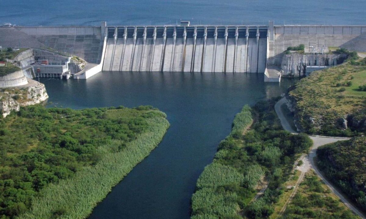 Gobierno de Acuña externa alarma por extracción de agua de la presa La Amistad