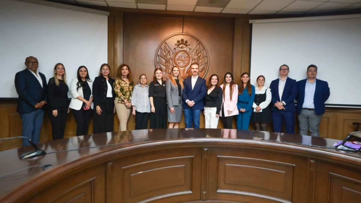 El Gobierno de Monterrey anunció el inicio del programa Tarjeta Regia que beneficiará a más de 40 mil mujeres.