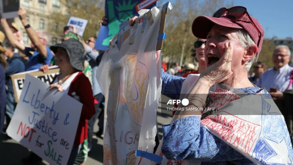 Habitantes de diversas ciudades protestan contra Donald Trump