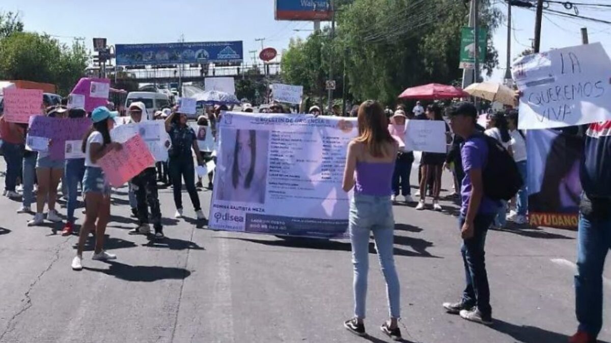 Familias bloquearon la avenida López Portillo como medio de presión.