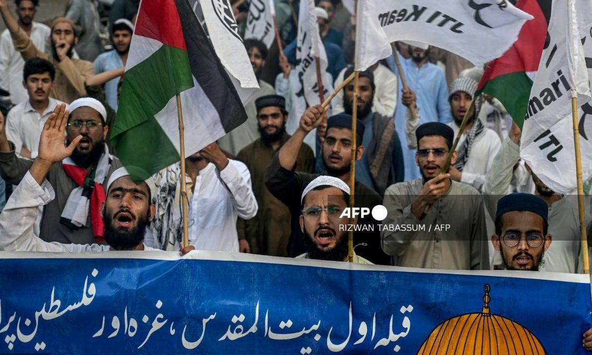 El movimiento islamista Hamás rechazó la tregua propuesta por Israel y pidió un acuerdo completo, mientras nuevos bombardeos afectan Gaza.