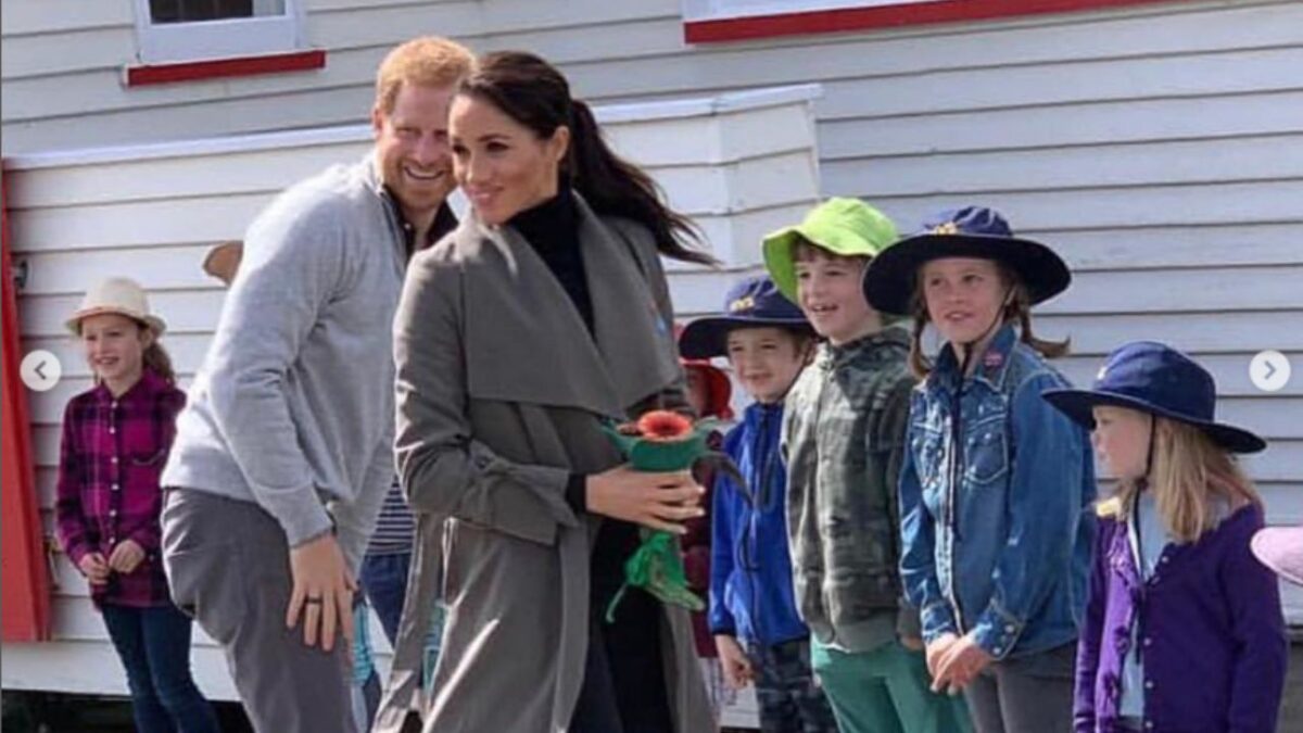 El príncipe Harry y su esposa Meghan denunciaron ayer los "esfuerzos insuficientes" para proteger a los niños de las redes sociales