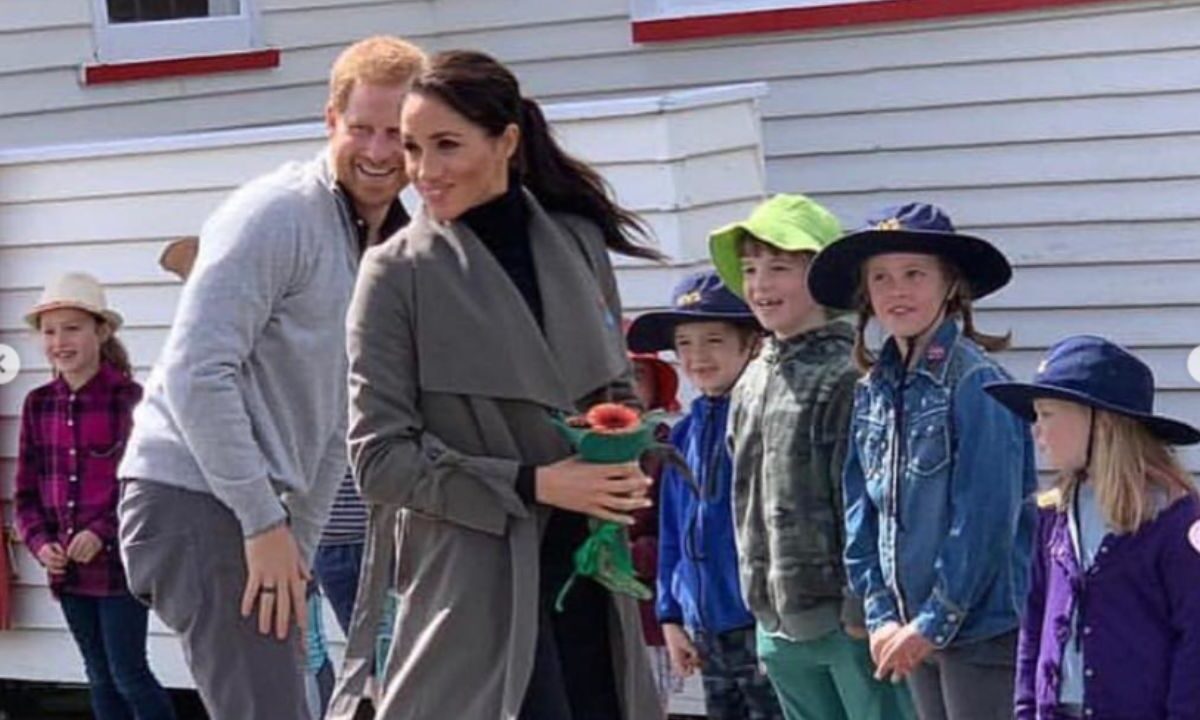 El príncipe Harry y su esposa Meghan denunciaron ayer los "esfuerzos insuficientes" para proteger a los niños de las redes sociales