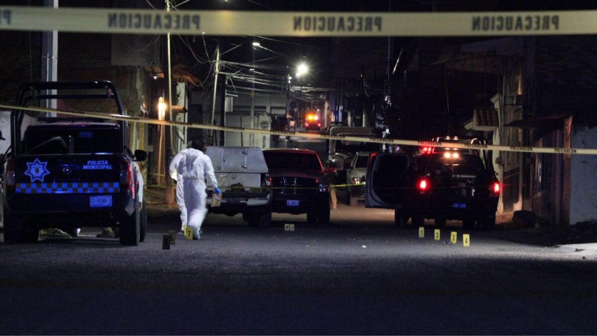 Pobladores de una comunidad en Tlaxcala, linchan a presunto secuestrador de una menor.