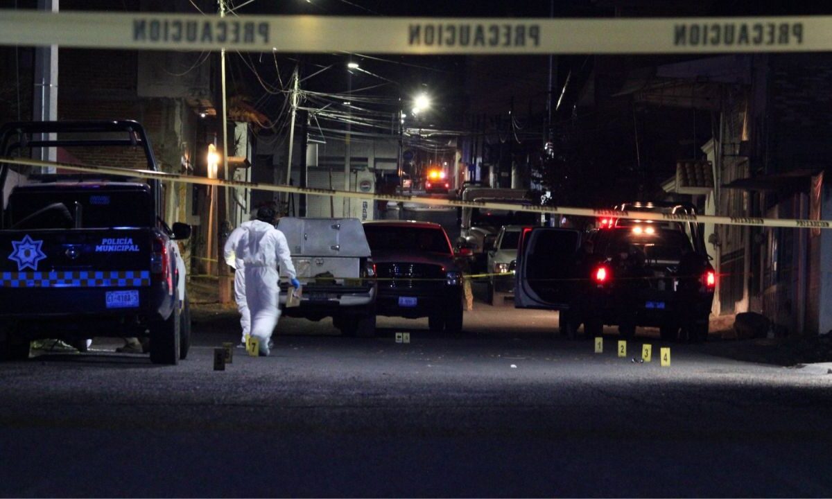 Pobladores de una comunidad en Tlaxcala, linchan a presunto secuestrador de una menor.
