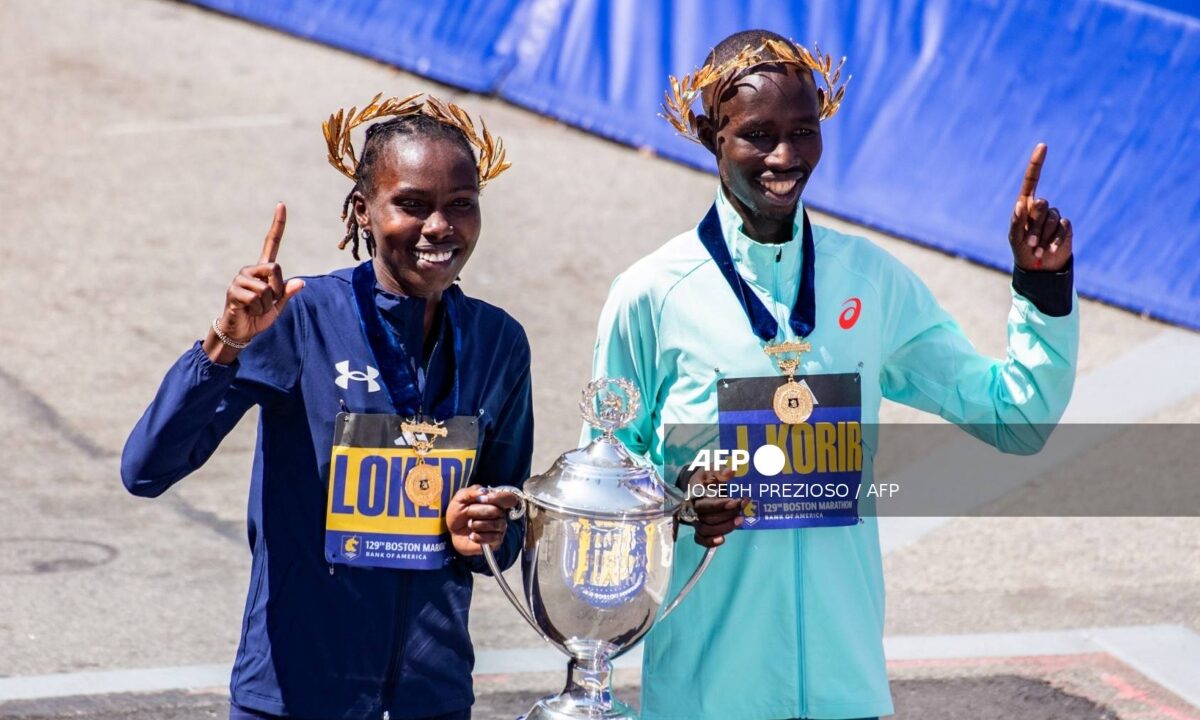 Sharon Lokedi ganadora en rama femenil en el Maratón de Boston
