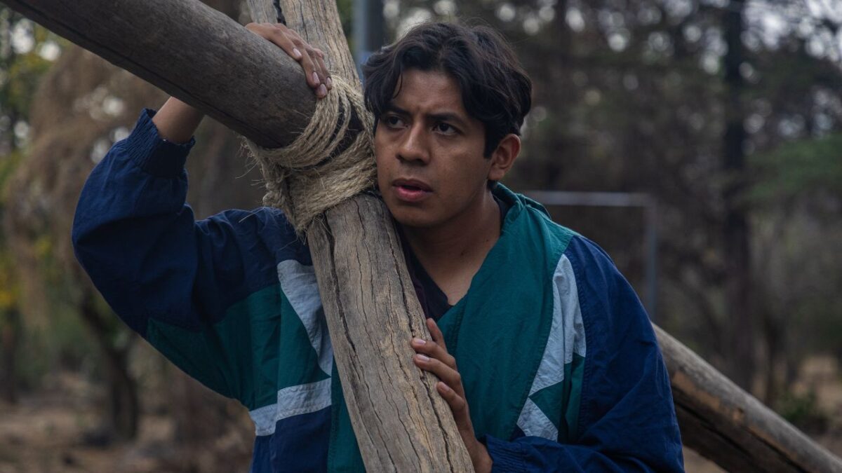 Interpretar a Jesús conlleva mucha responsabilidad, pero también es un reto físico y emocional; por ello, el joven de 27 años entrena y se prepara por varias horas.