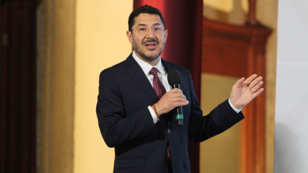 Martí Batres exige a subdelegados médicos a realizar un trato amable y humano para los pacientes del Issste.