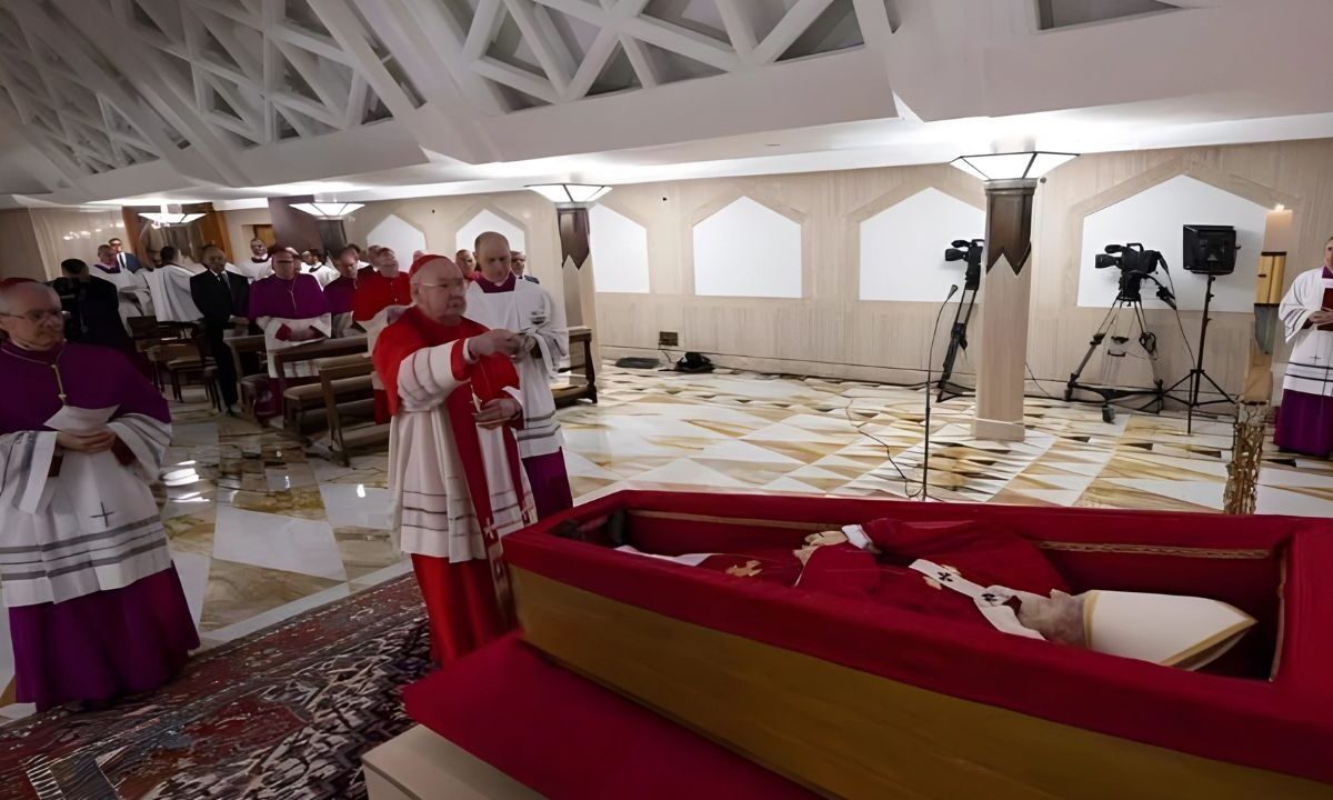 Al menos 500 mil católicos acudirán a la plaza de San Pedro para dar el último adiós al Papa Francisco, de acuerdo a la televisión italiana