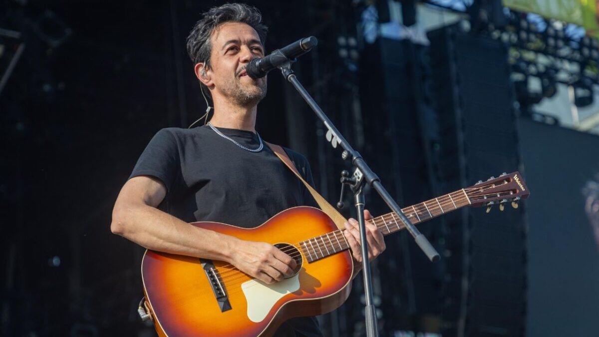 El atardecer en el AXE Ceremonia fue testigo de la presentación de Meme Del Real, quien está preparando su primer álbum en solitario.