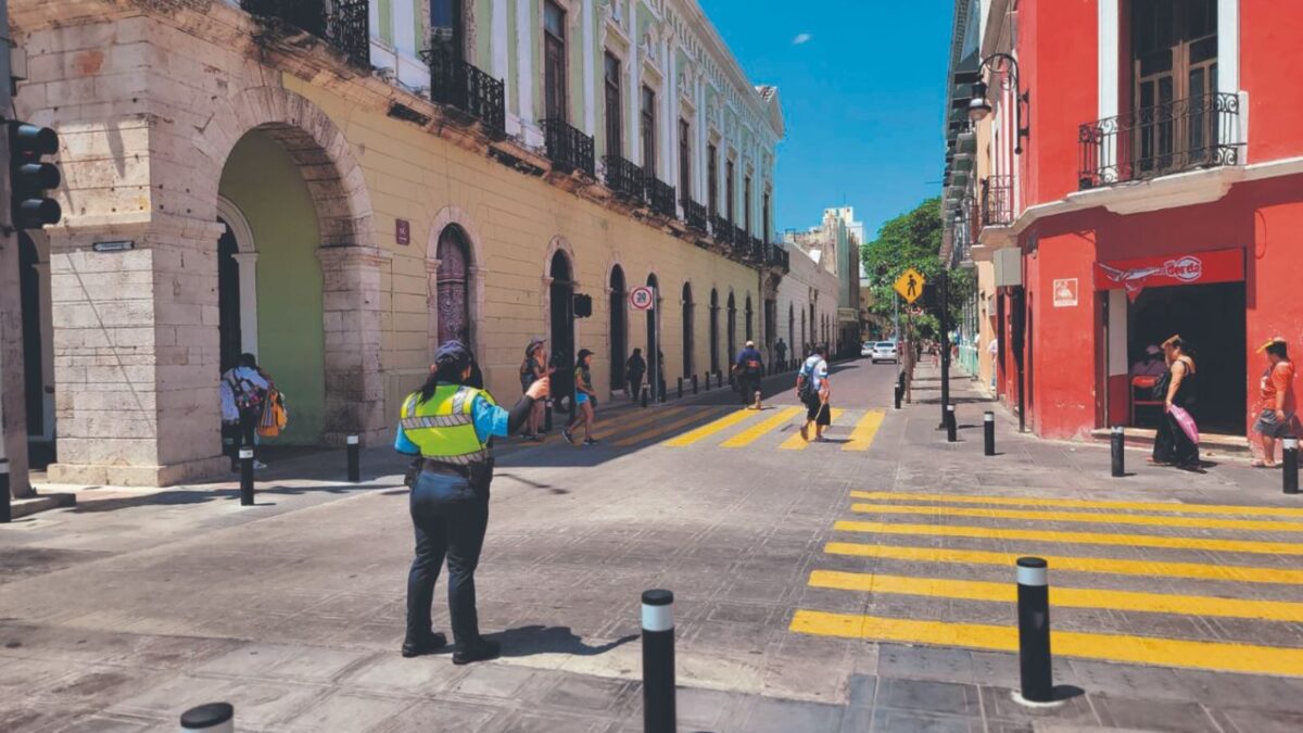 La Policía Municipal trabaja en el primer cuadro de la entidad para prevenir la violencia.