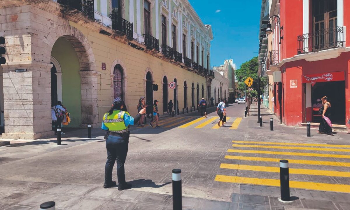 La Policía Municipal trabaja en el primer cuadro de la entidad para prevenir la violencia.