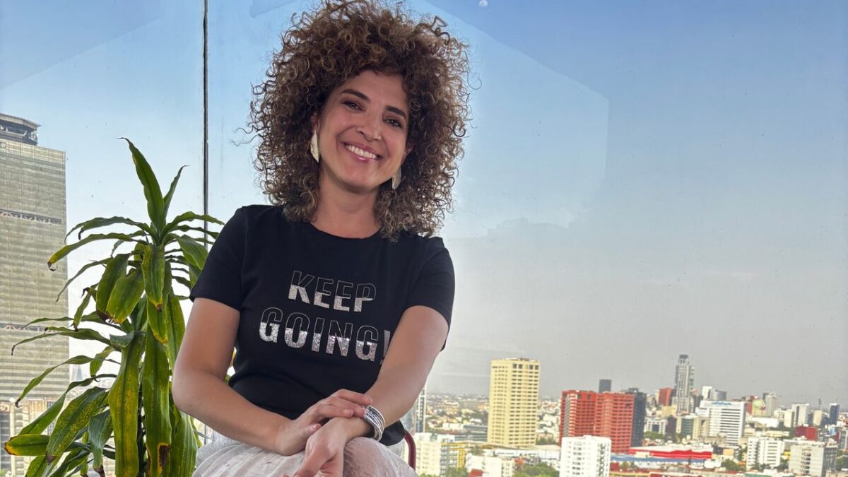 Esta Historia es un testimonio del talento femenino en la música, ya que fue compuesto, producido, mezclado y masterizado en su mayoría por mujeres. 