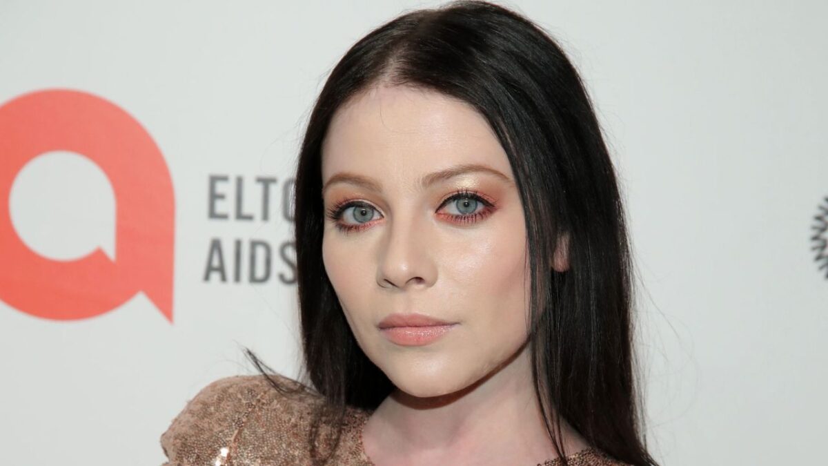 La actriz Michelle Trachtenberg en un evento benéfico de Elton John.