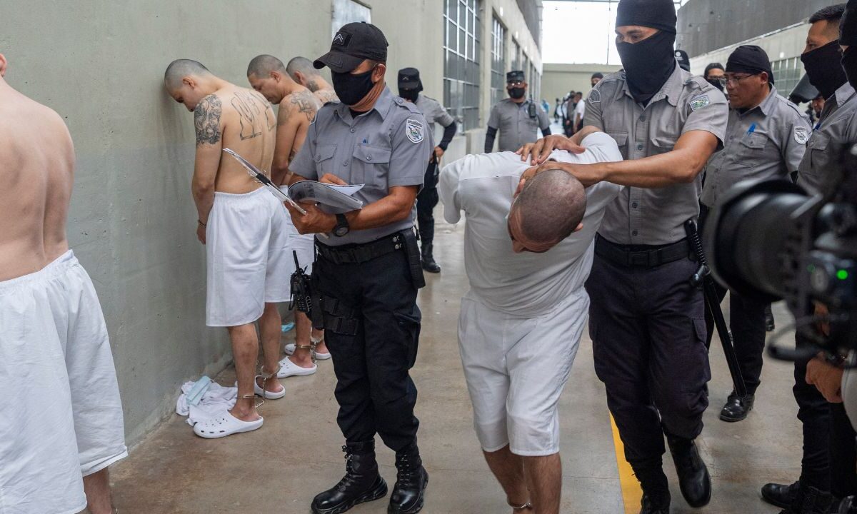 En Venezuela, familiares de los deportados se pronunciaron por su inocencia y acusaron discriminación.