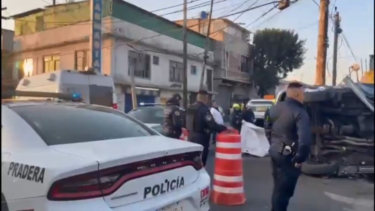 Muere una mujer en la GAM tras volcadura de una grúa