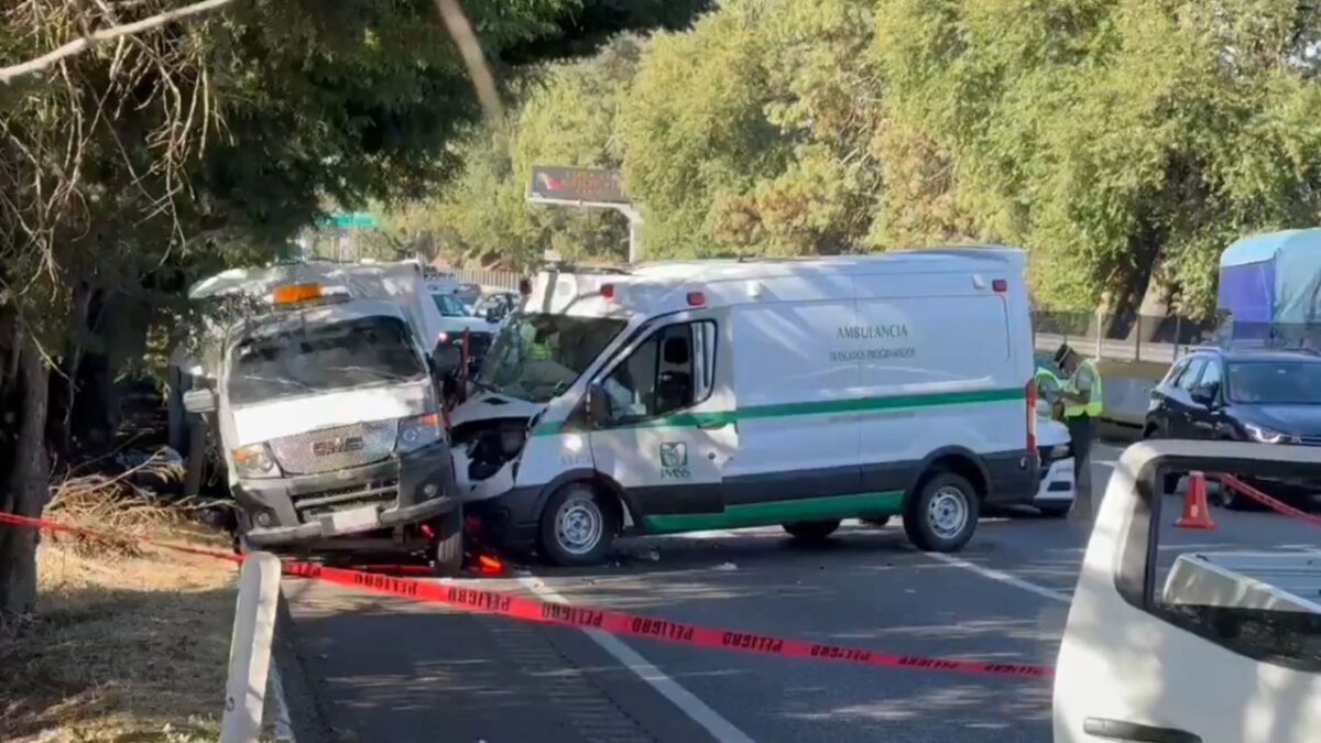 El vehículo que movía el UN 1990 quedó de costado en la carretera.