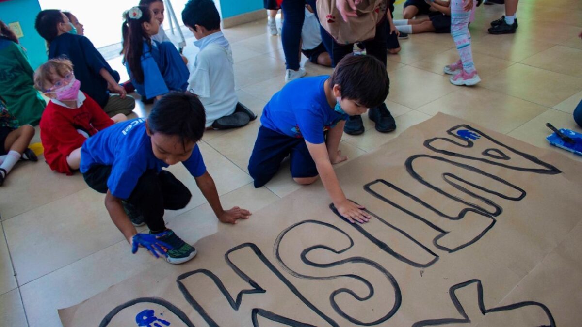 El Preescolar CENDI ISSSTECAM se unió a la jornada por el "Día Mundial de Concienciación sobre el Autismo" con la elaboración de un cartel.
