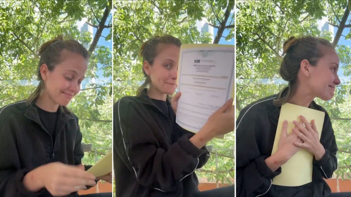 Natasha Dupeyrón compartió emocionada en sus redes sociales que terminó sus estudios de preparatoria y recibió por fin su certificado.