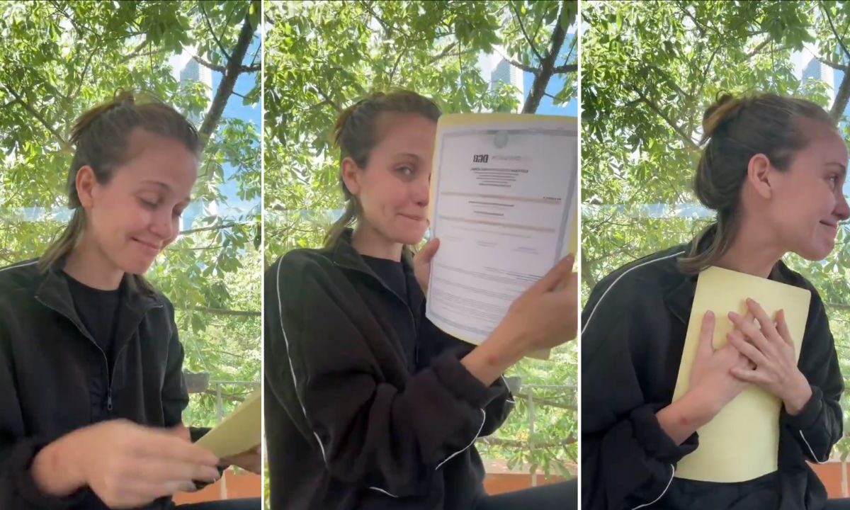 Natasha Dupeyrón compartió emocionada en sus redes sociales que terminó sus estudios de preparatoria y recibió por fin su certificado.