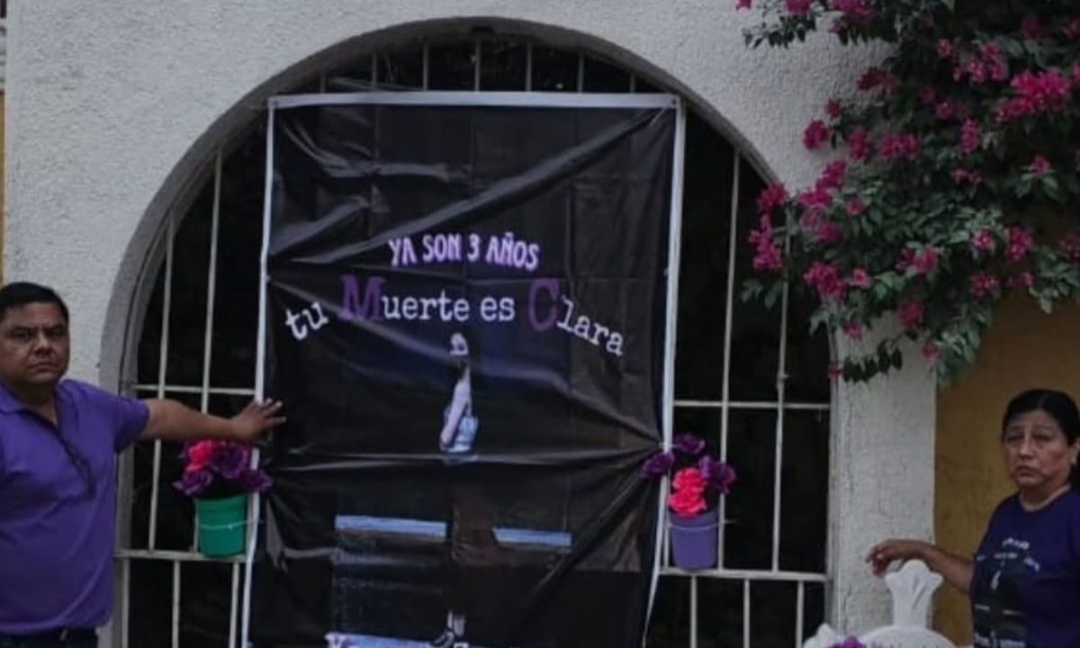 Familia y amigos de la joven, celebraron una misa en memoria de Debanhi Escobar.