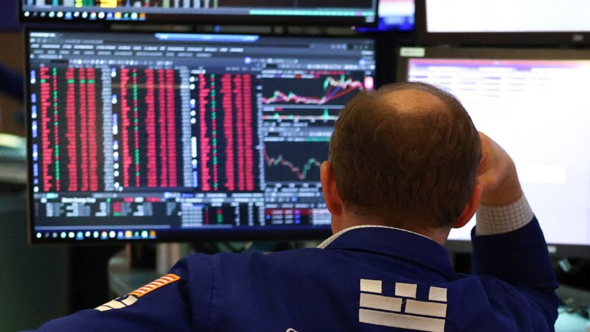 Wall Street se perfila hacia un lunes negro, después de que las bolsas asiáticas se desplomaron en la apertura