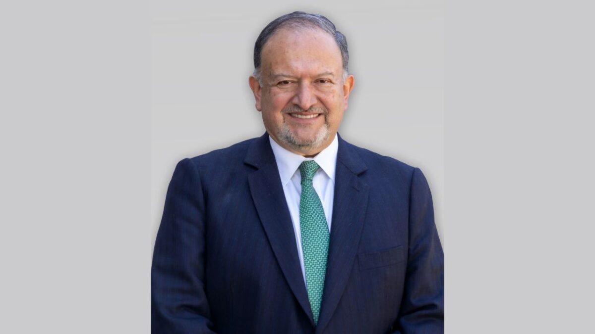 El Consejo Directivo Nacional de la AMIS designó a designó a Pedro Pacheco como presidente del organismo para el periodo 2025- 2026.