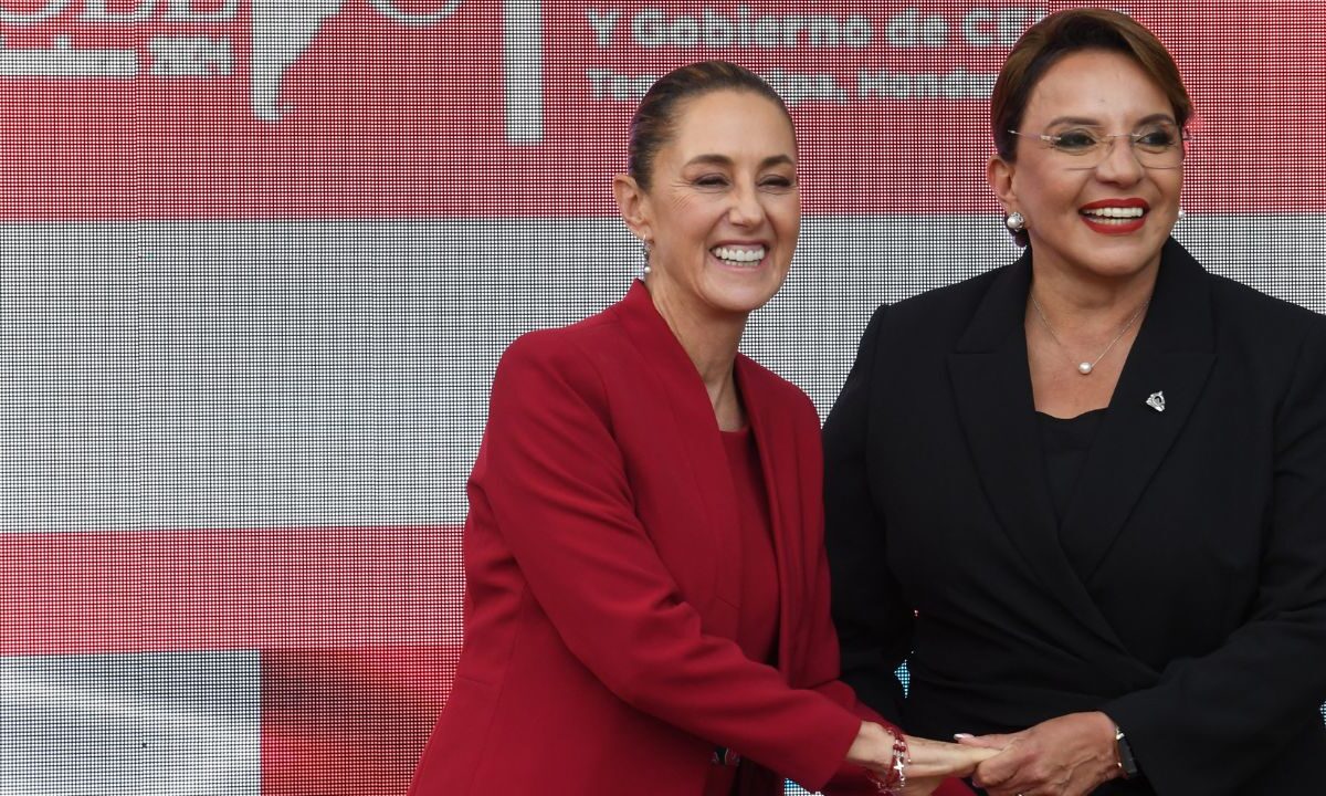 La presidenta de Honduras, Xiomara Castro, quien hoy deja la presidencia pro tempore de la Comunidad de Estados Latinoamericanos y Caribeños (CELAC), llamó a los 33 países de la región a caminar juntos ante el reacomodo económico de Estados Unidos y el mundo.