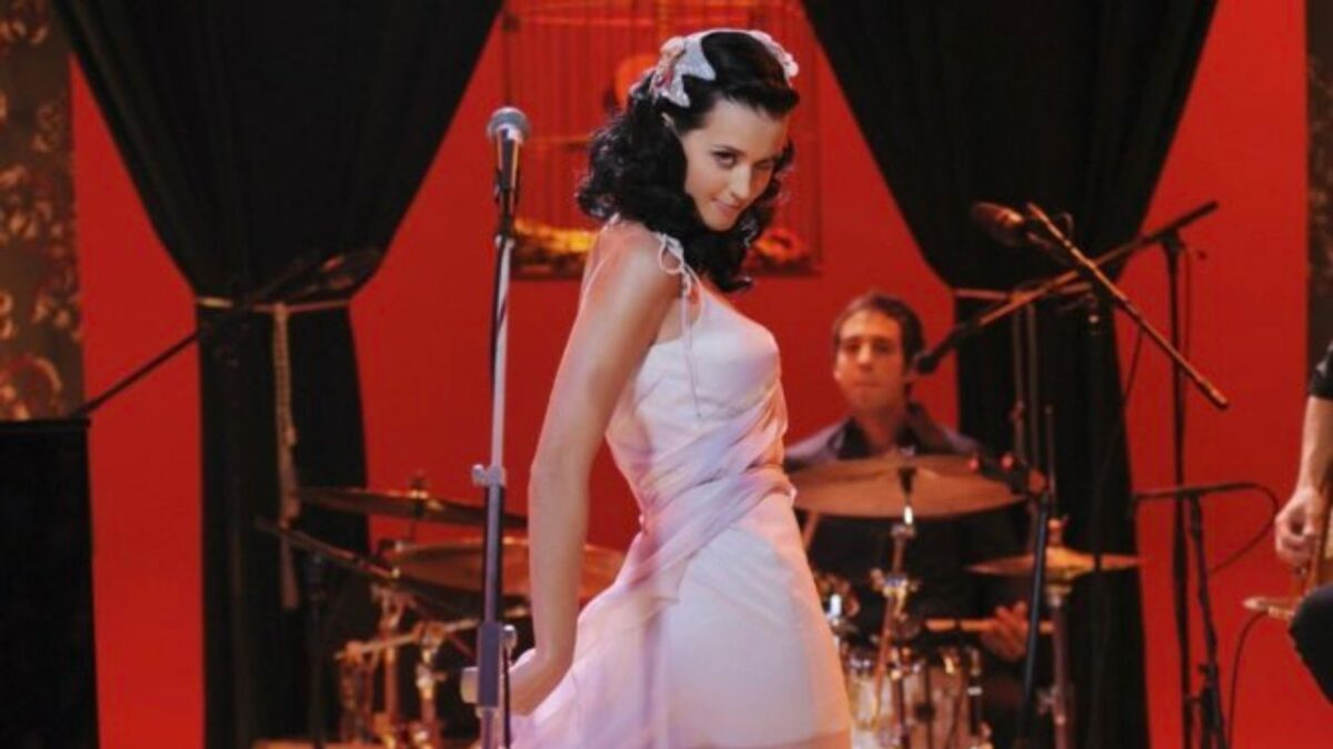 Profeco alerta a afectados por cancelación de concierto de Katy Perry en Guadalajara, que deben recibir devolución y compensación por adquirir entradas.