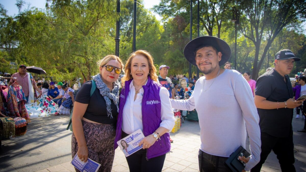 Yasmín Esquivel en las calles de la CDMX