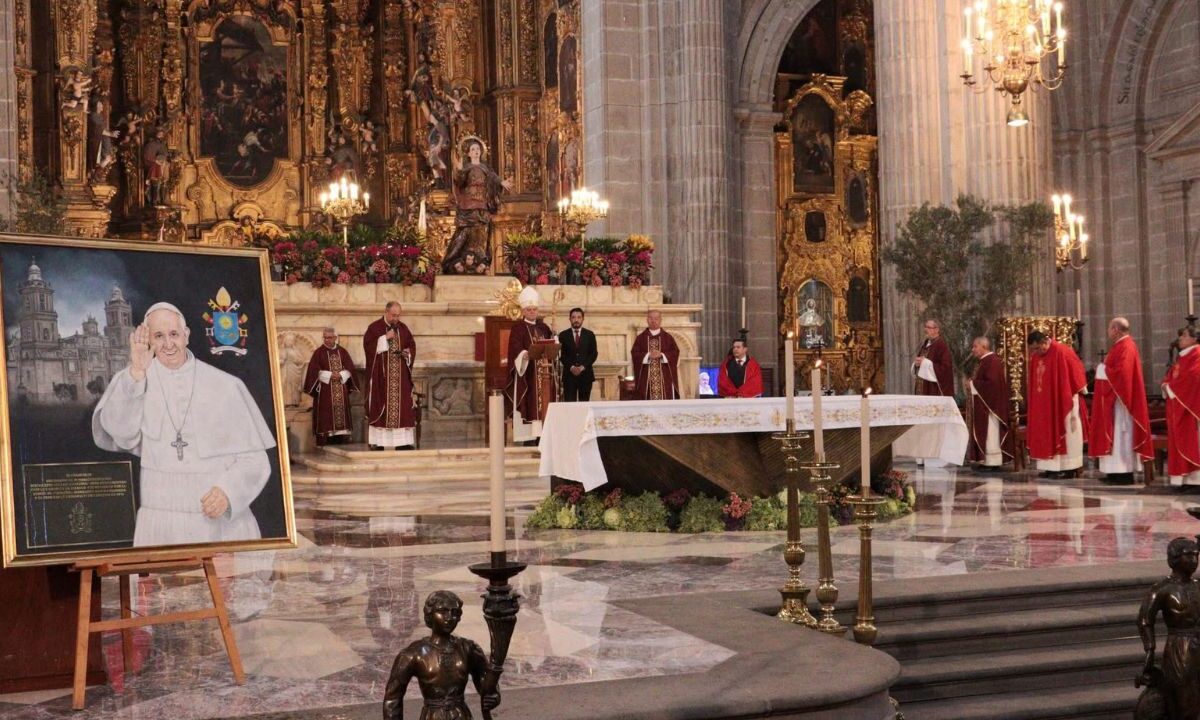 La Arquidiócesis Primada de México celebró en la Catedral Metropolitana la Misa Exequial en honor al fallecido papa Francisco.