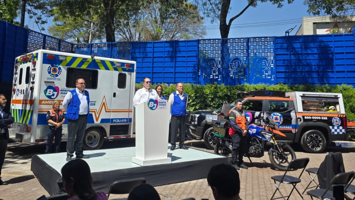 El alcalde de la Benito Juárez, anuncia la adquisición de ambulancias y patrullas