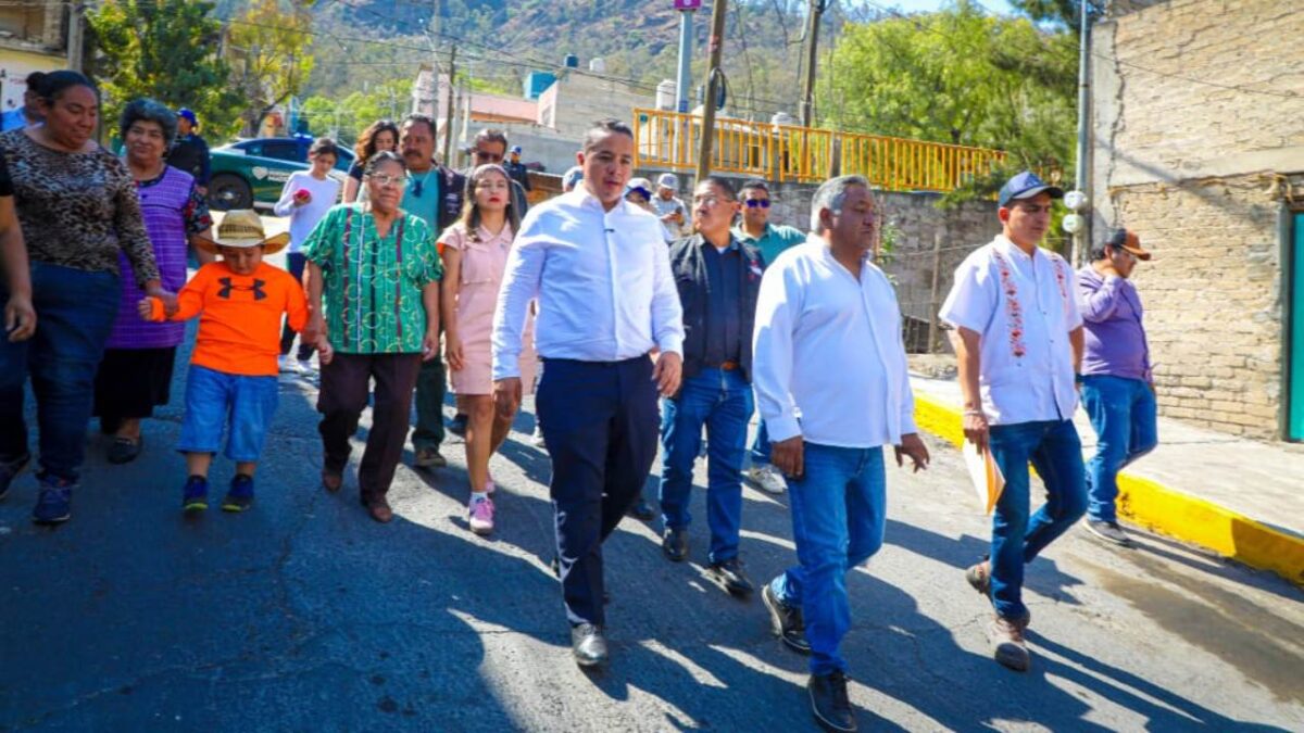 La alcaldía Gustavo A. Madero rehabilitó mil metros de vialidad en Cuautepec.