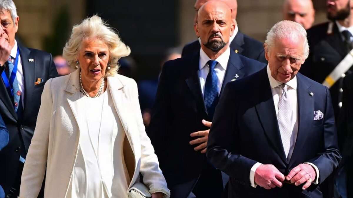 El Rey Carlos III y su esposa se reúnen en privado con el Papa Francisco