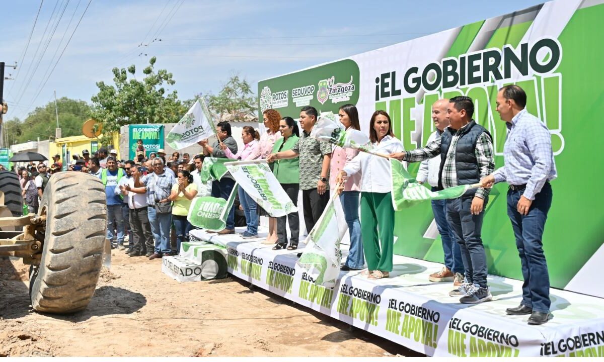 El gobernador de San Luis Potosí, Ricardo Gallardo, arranca pavimentaciones en Villa de Zaragoza.