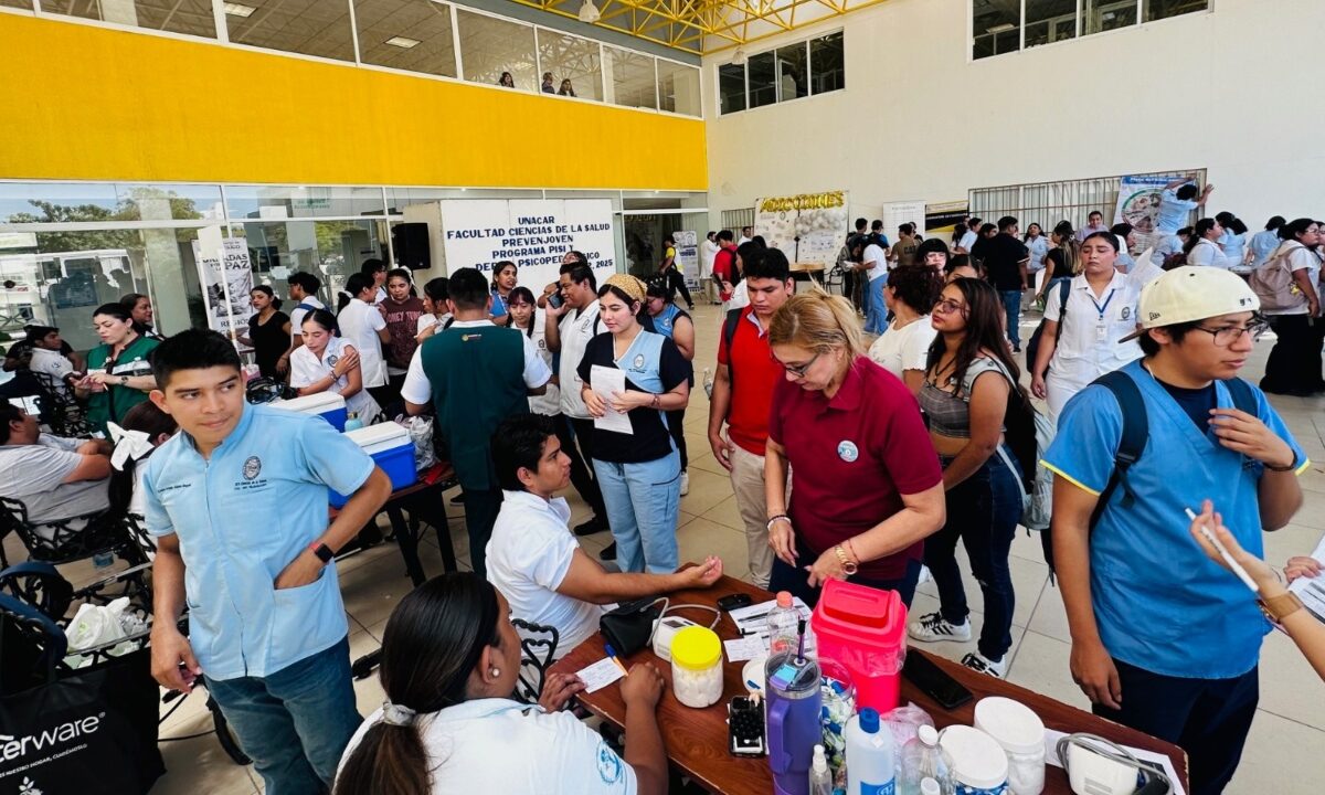 Salud en tu Barrio coloca módulos en Jornadas de la UNACAR