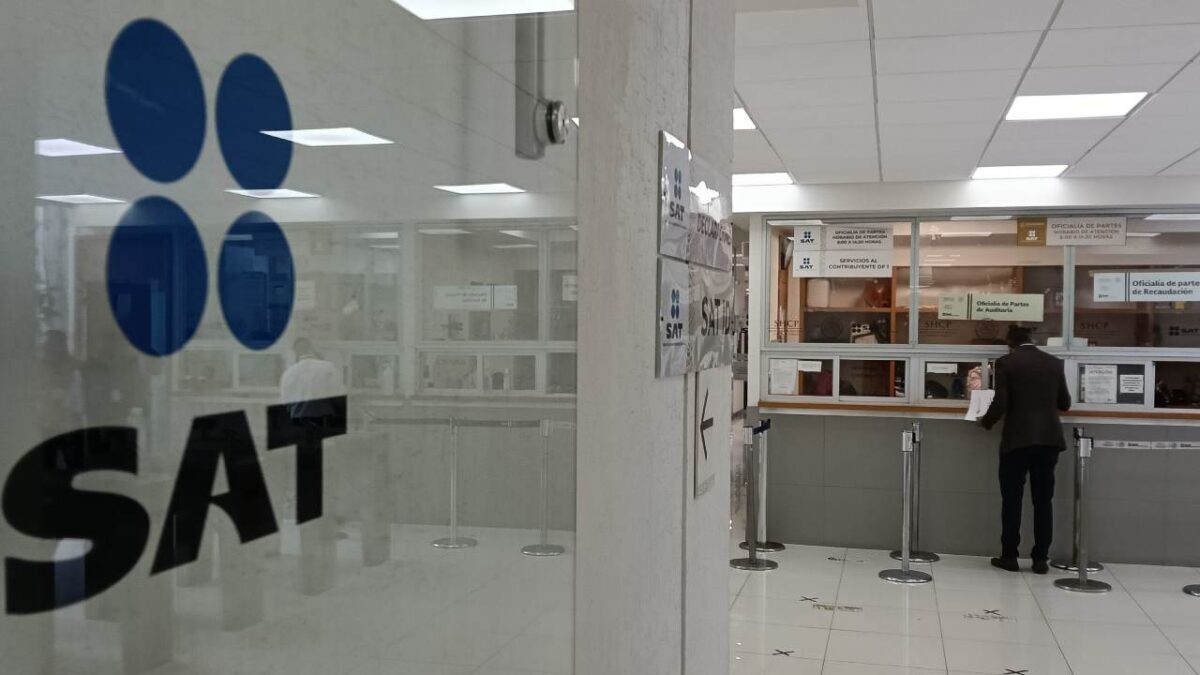 El SAT reportó más de 1 millón de declaraciones en las primeras horas.