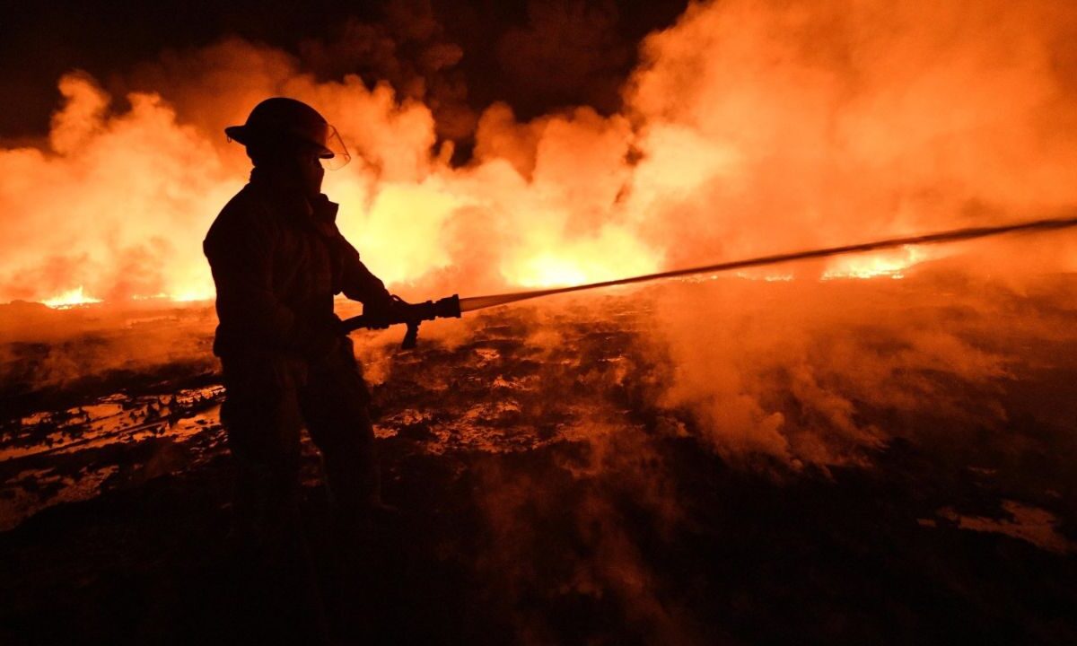 El gobernador de Tabasco, Javier May, informó que no ha concluido el recuento de los daños que dejó el incendio en Villahermosa.