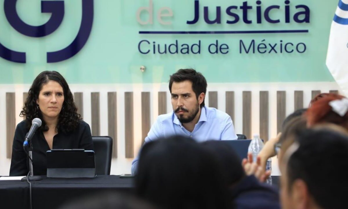La fiscal Bertha Alcalde se reunió con familiares de víctimas del feminicida serial de Iztacalco, para presentar avances en la investigación.
