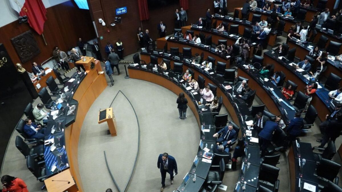 El Senado aprobó el acuerdo con el que se designa a los legisladores de la Comisión Permanente, del segundo receso de la LXVI Legislatura.