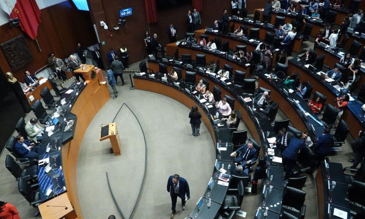 El Senado aprobó el acuerdo con el que se designa a los legisladores de la Comisión Permanente, del segundo receso de la LXVI Legislatura.