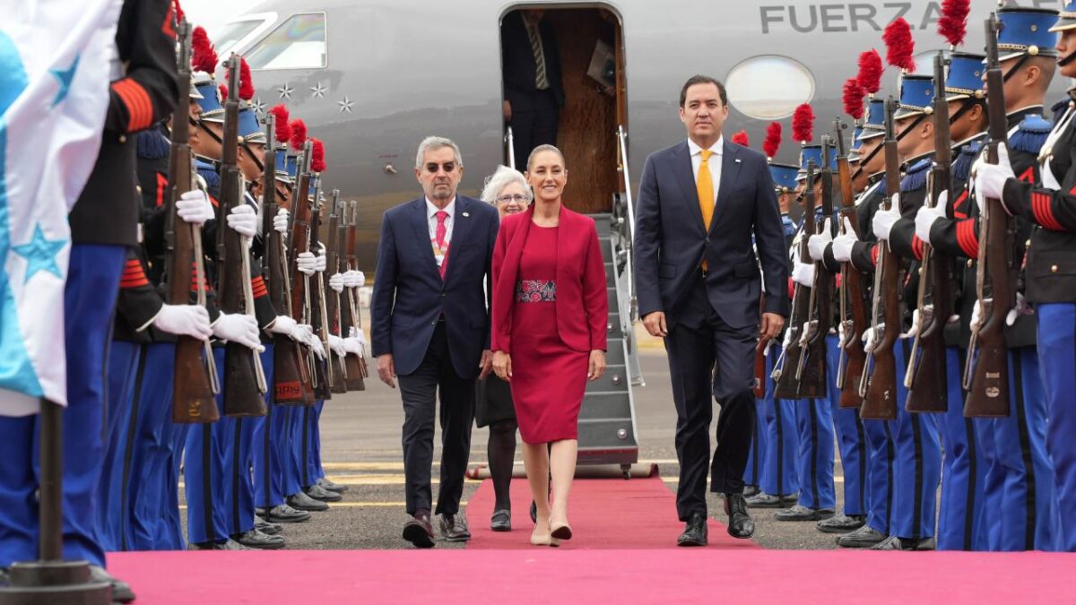 Claudia Sheinbaum dejó la Cumbre de la Celac y regresa a México.
