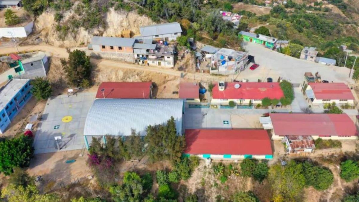 Suspenden clases por la violencia que se vive en la comunidad de San Pedro Quiatoni, en Oaxaca.