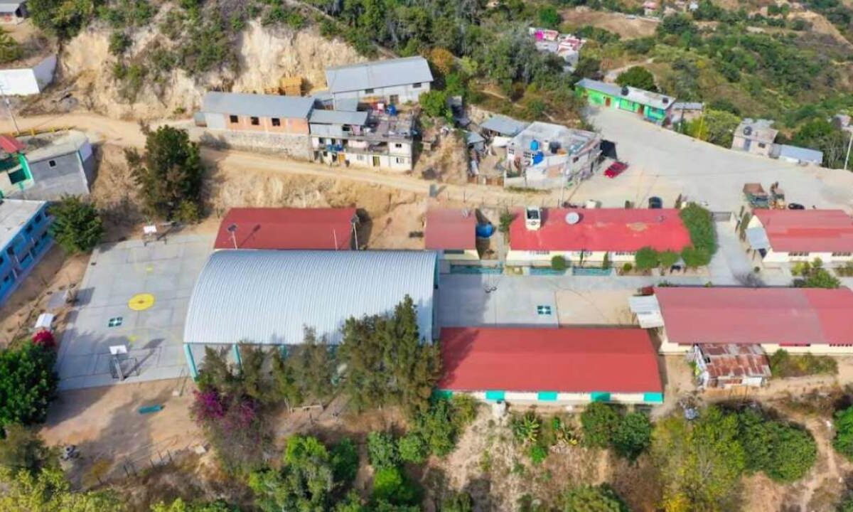Suspenden clases por la violencia que se vive en la comunidad de San Pedro Quiatoni, en Oaxaca.