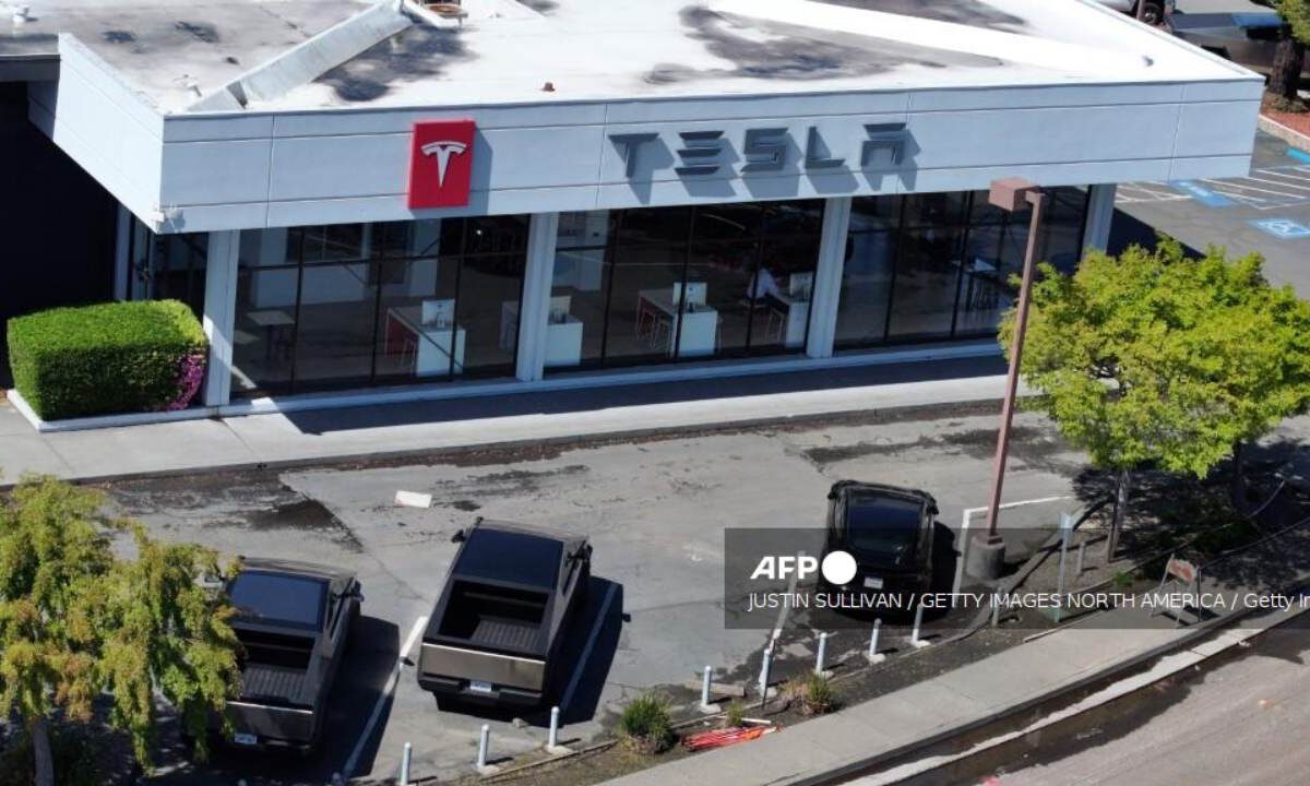 El valor de las acciones de Tesla subió 5.33% a 282.73 dólares, tras caer 6% en la apertura.