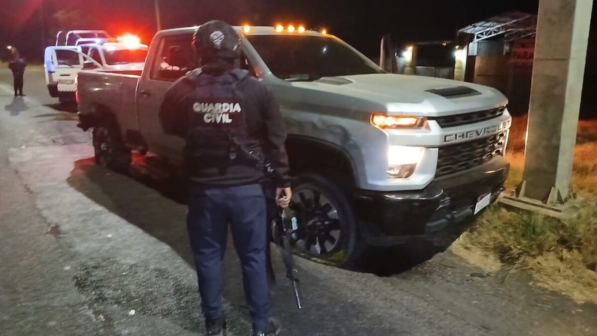 Seis policías lesionados por tiroteo