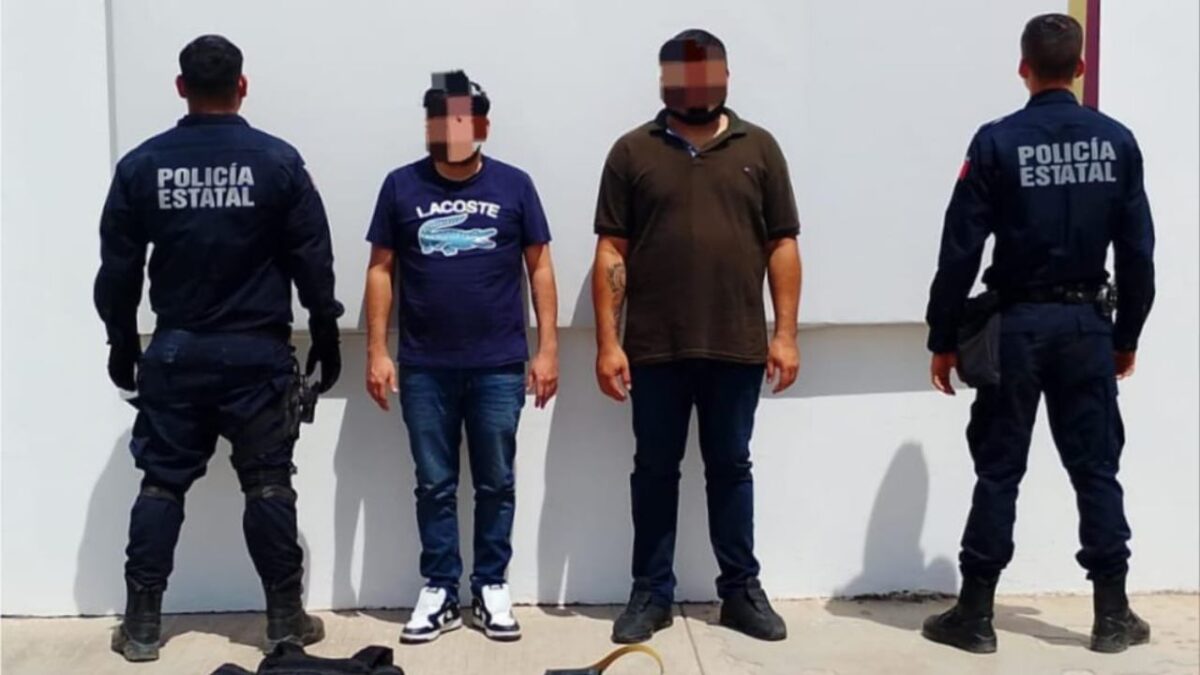 Tras una agresión a la policía de Sinaloa, autoridades estatales y federales detienen a 3 civiles con posesión de un arsenal.