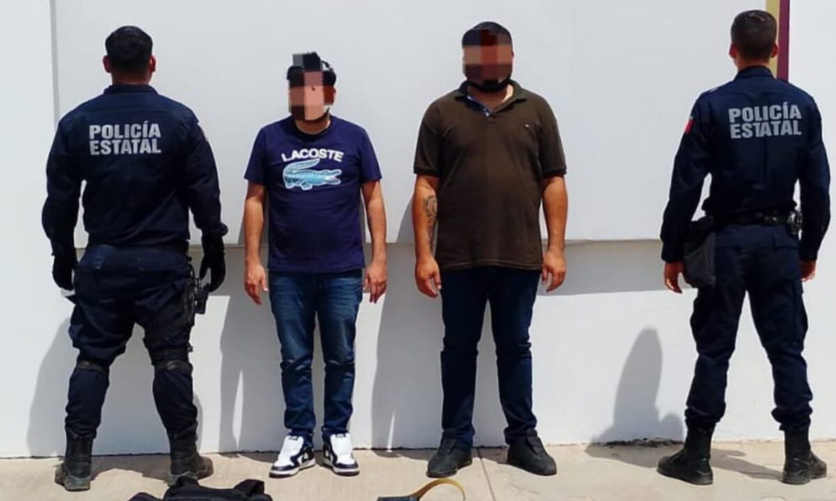 Tras una agresión a la policía de Sinaloa, autoridades estatales y federales detienen a 3 civiles con posesión de un arsenal.