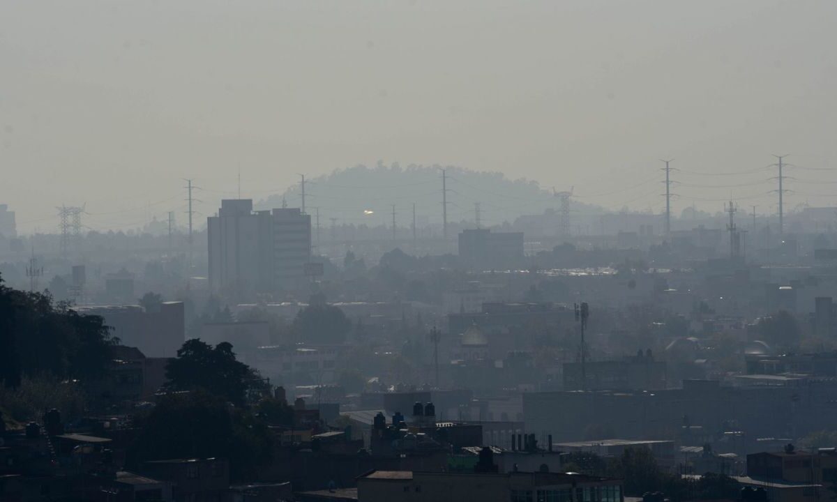Sheinbaum informó que la UNAM y la Semarnat estudian emisiones de contaminantes en Guadalajara y CDMX para tomar nuevas acciones.